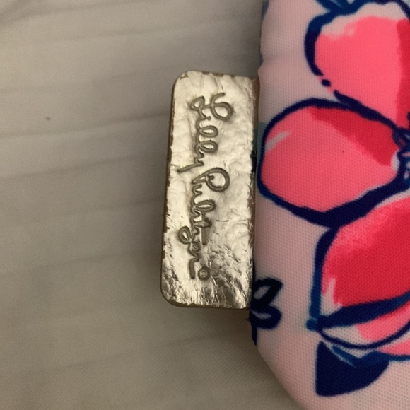Lilly Pulitzer wristlet, change purse, and fits some phones! NWOT - Picture 4 of 12